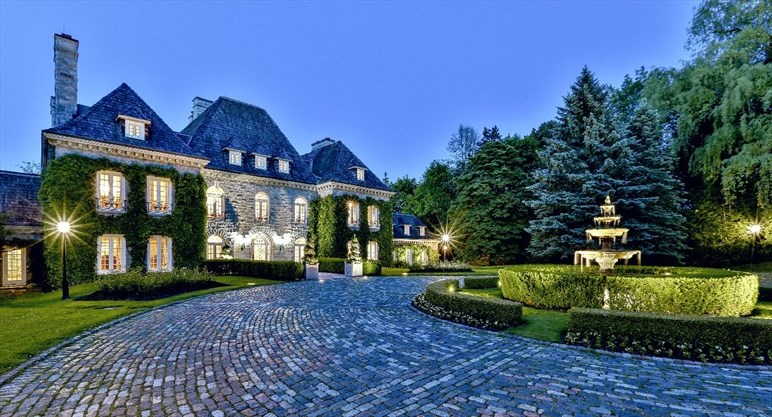 What You Need to Know About Purchasing a Luxury Home in Toronto Ontario